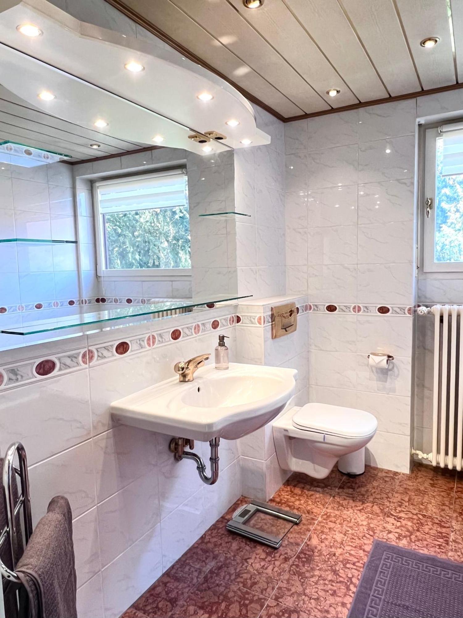 Privates Ferienhaus Mit Pool & Whirlpool Zentral In Бад-Дюркгайм Екстер'єр фото
